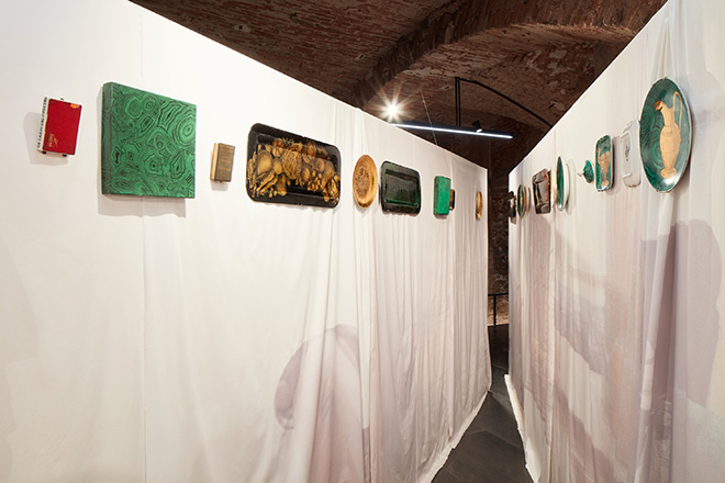 ODIO IL DECORO! Piero Fornasetti, progetto di Davide Trabucco, Palazzo Bentivoglio, Bologna, ph: Carlo Favero ODIO IL DECORO! Piero Fornasetti, progetto di Davide Trabucco, Palazzo Bentivoglio, Bologna, ph: Carlo Favero