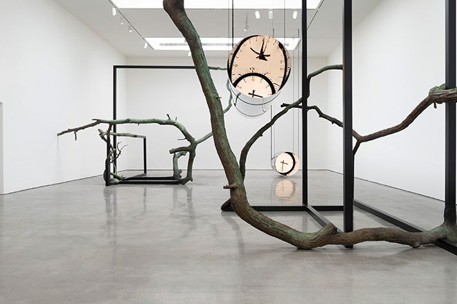 Alicja Kwade: Telos Tales, 508 & 510 West 25th Street, New York, NY 10001 May 7 – August 15, 2025. Photography courtesy Pace Gallery Alicja Kwade: Telos Tales, 508 & 510 West 25th Street, New York, NY 10001 May 7 – August 15, 2025. Photography courtesy Pace Gallery