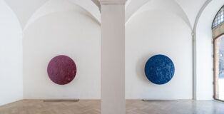 Arcangelo Sassolino, Present Tense, vedute della mostra, Galleria Continua, San Gimignano. Courtesy dell’artista e di GALLERIA CONTINUA. Fotografa: Ela Bialkowska, OKNO Studio.