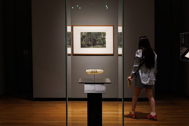 Il Rijksmuseum espone un’insolita stampa artistica su un preservativo “storico”