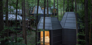 GLA Architects - Dongmingshan Senyu Hotel, Hangzhou, China. Pinecone Cabins. Photo credit: Chen Xi Studio GLA Architects – Dongmingshan Senyu Hotel: il resort immerso nella foresta