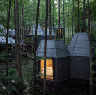 GLA Architects - Dongmingshan Senyu Hotel, Hangzhou, China. Pinecone Cabins. Photo credit: Chen Xi Studio GLA Architects – Dongmingshan Senyu Hotel: il resort immerso nella foresta
