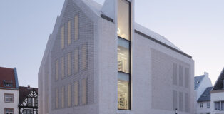 New library of Brühl, Entrance from the Janshof. Photo credit: Taufik Kenan