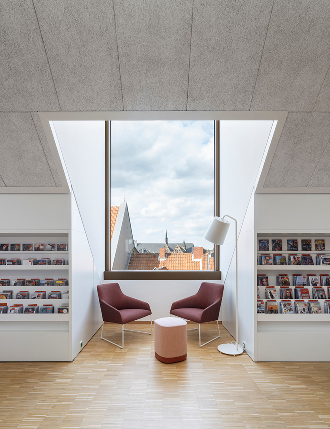 Reading area in the dormer window. Photo credit: Franco Casaccia / JSWD Reading area in the dormer window. Photo credit: Franco Casaccia / JSWD