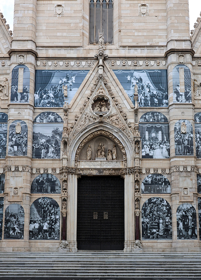 JR - CHI SEI, NAPOLI?, installazione site specific sulla facciata della Cattedrale di San Gennaro a Napoli. Photo credit: Salvatore Laporta JR - CHI SEI, NAPOLI?, installazione site specific sulla facciata della Cattedrale di San Gennaro a Napoli. Photo credit: Salvatore Laporta