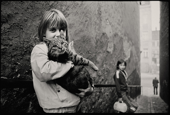Henk Kosche - Walking The Cat, May 1988. Courtesy of: All About Photo