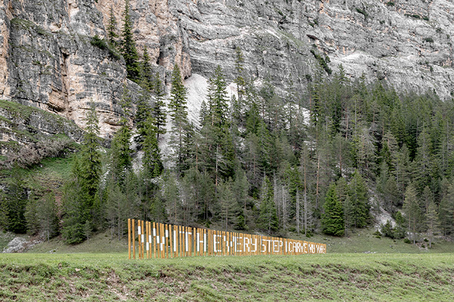 Hans de Backer; With Every Step - SMACH 2025, località Tamersc, ph. Gustav Willeit