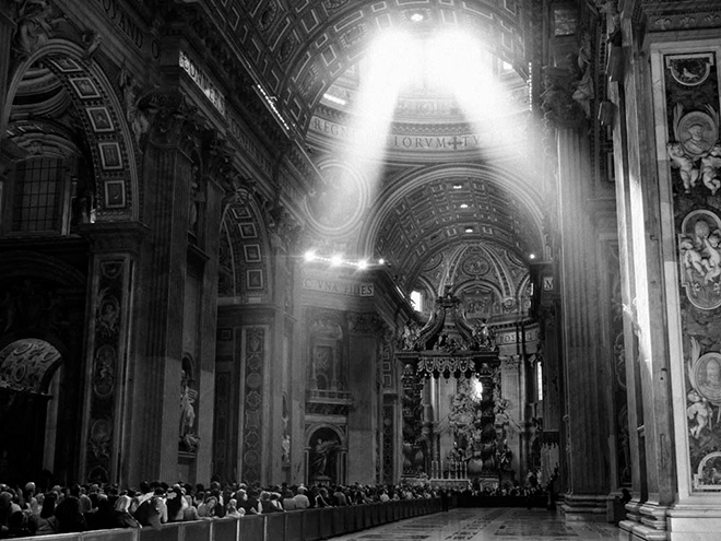 La lunga fila di fedeli per rendere l’ultimo saluto a papa Francesco nella Basilica di San Pietro. Città del Vaticano, 23-25 aprile. © Alex Majoli La lunga fila di fedeli per rendere l’ultimo saluto a papa Francesco nella Basilica di San Pietro. Città del Vaticano, 23-25 aprile. © Alex Majoli