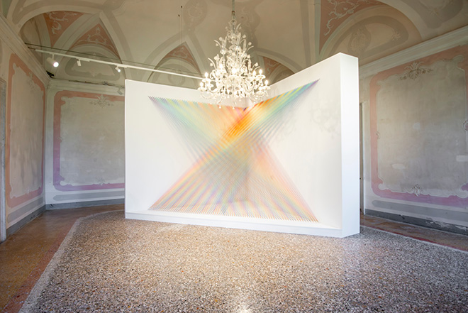 “Architetture trasparenti”: Illusioni, riflessi e passaggi oltre il visibile
