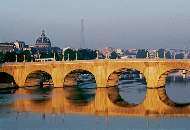 Parigi celebra il 40° anniversario di “The Pont Neuf Wrapped”, il progetto di Christo and Jeanne-Claude