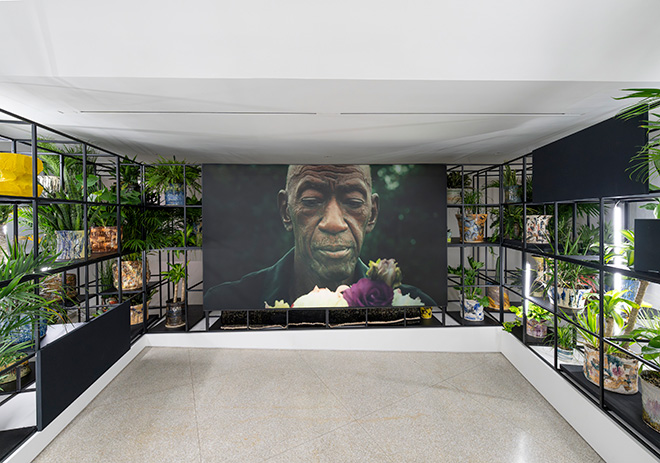 Installation view, Rashid Johnson: A Poem for Deep Thinkers, April 18, 2025–January 18, 2026, Solomon. Guggenheim Museum, New York. Photo: David Heald © Solomon R. Guggenheim Foundation, New York Installation view, Rashid Johnson: A Poem for Deep Thinkers, April 18, 2025–January 18, 2026, Solomon. Guggenheim Museum, New York. Photo: David Heald © Solomon R. Guggenheim Foundation, New York