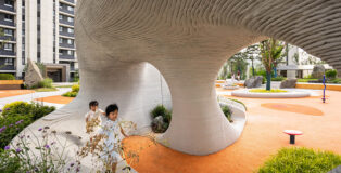 XISUI Design - BOULDER PARK, Jinan, China. Children Playing Among the Boulders Seem to Be Traversing Real Canyons. Photo credit: Zhou Sheng, CHENIN Visual, 2024