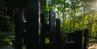 OND SAUNA takes in the surrounding natural environment and allows you to relax and ease your mind and body. Photo credit: Kazuyoshi Miyamoto (fusion graphic)