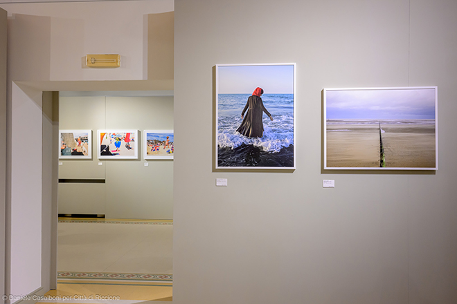 Mare Magnum - Da Ferdinando Scianna a Martin Parr I fotografi Magnum e le spiagge, installation view, Villa Mussolini, Riccione. Photo courtesy: Civita Mostre e Musei Mare Magnum - Da Ferdinando Scianna a Martin Parr I fotografi Magnum e le spiagge, installation view, Villa Mussolini, Riccione. Photo courtesy: Civita Mostre e Musei