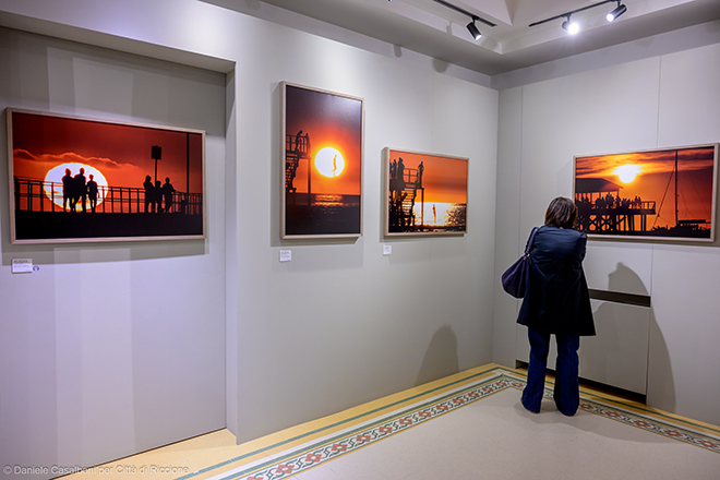 Mare Magnum - Da Ferdinando Scianna a Martin Parr I fotografi Magnum e le spiagge, installation view, Villa Mussolini, Riccione. Photo courtesy: Civita Mostre e Musei Mare Magnum - Da Ferdinando Scianna a Martin Parr I fotografi Magnum e le spiagge, installation view, Villa Mussolini, Riccione. Photo courtesy: Civita Mostre e Musei