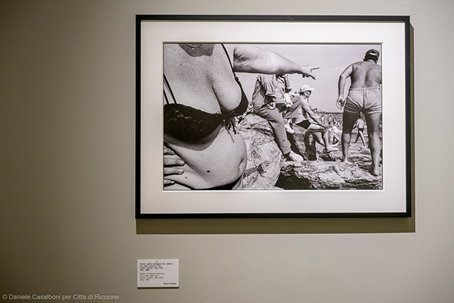 Mare Magnum - Da Ferdinando Scianna a Martin Parr I fotografi Magnum e le spiagge, installation view, Villa Mussolini, Riccione. Photo courtesy: Civita Mostre e Musei Mare Magnum - Da Ferdinando Scianna a Martin Parr I fotografi Magnum e le spiagge, installation view, Villa Mussolini, Riccione. Photo courtesy: Civita Mostre e Musei