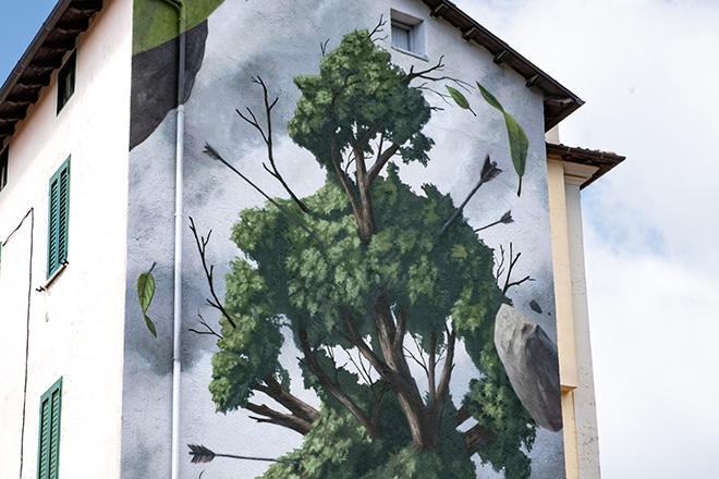 ONIRO - Il Sacrificio dell’Uomo-Albero, Acuto (FR), Lazio. Pittura al quarzo e vernice spray - circa 7,5 m x 14 m, 2025 ONIRO - Il Sacrificio dell’Uomo-Albero, Acuto (FR), Lazio. Pittura al quarzo e vernice spray - circa 7,5 m x 14 m, 2025