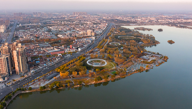 Aerial transformation: From 2021's landscape to 2023's vibrant Fuxi Cultural Park. Photo credit: Turenscape. Aerial transformation: From 2021's landscape to 2023's vibrant Fuxi Cultural Park. Photo credit: Turenscape.