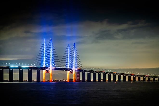 Øresundsbroen , Copenhagen Light Festival 2025. Photo Credit: COPENHAGEN LIGHT FESTIVAL, Christoffer Askman/vnr.TV. Øresundsbroen , Copenhagen Light Festival 2025. Photo Credit: COPENHAGEN LIGHT FESTIVAL, Christoffer Askman/vnr.TV.