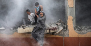 ©Ali Jadallah - Leaving home. Location: Gaza (Palestine). Siena International Photo Awards 2025