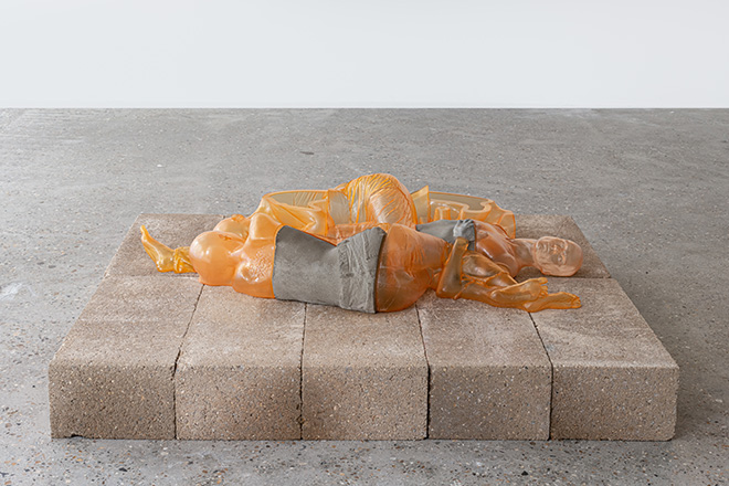 “THROUGH INVISIBLE WALLS” di Anna-Lena Krause e Viktor Petrov