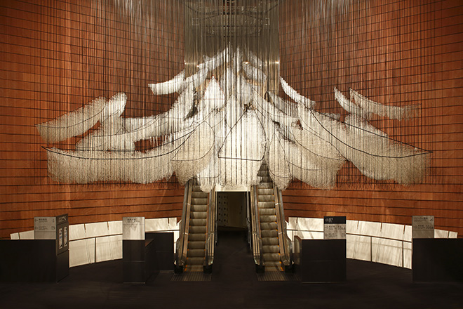 Shiota Chiharu, Where Are We Going? 2017/2019. White wool, wire, rope. Dimensions variable. Installation view: Shiota Chiharu: The Soul Trembles, Mori Art Museum, Tokyo, 2019. Photo: Kioku Keizo. Photo courtesy: Mori Art Museum, Tokyo