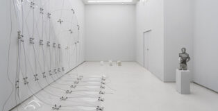 "THROUGH INVISIBLE WALLS" di Anna-Lena Krause e Viktor Petrov, installation view Tempesta Gallery, Milano