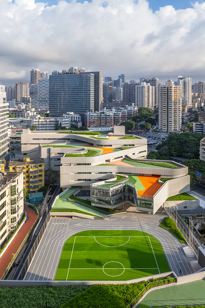 Studio Link-Arc - Cuizhu Foreign Language School. South sportfield viewpoint. Photo credit: Bai Yu