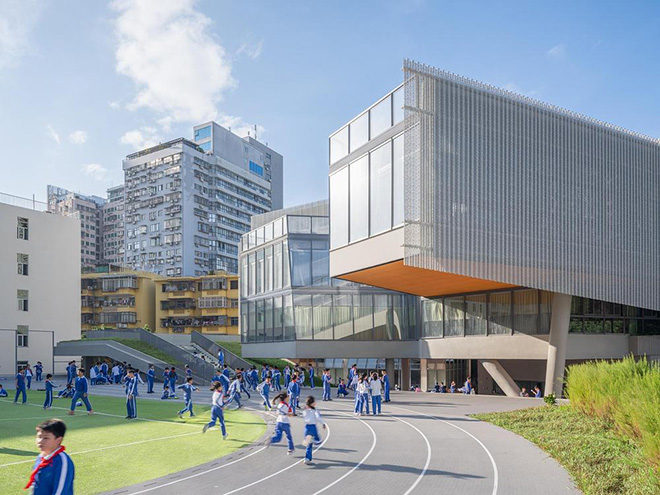 Studio Link-Arc - Cuizhu Foreign Language School. South sportsfield viewpoint. Photo credit: Tian Fangfang