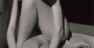 Edward Weston, Nudo, 1936. Stampa alla gelatina d’argento. Center for Creative Photography, The University of Arizona. Dono dell’Estate di A. Richard Diebold, Jr. © Center for Creative Photography, Arizona Board of Regents © Edward Weston, by SIAE 2026