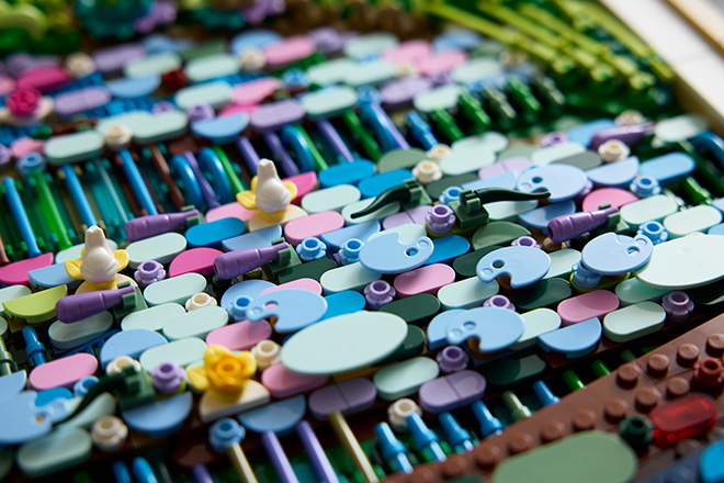 LEGO® Art Claude Monet - Bridge over a Pond of Water Lilies, lifestyle GLEGO® Art Claude Monet - Bridge over a Pond of Water Lilies, lifestyle