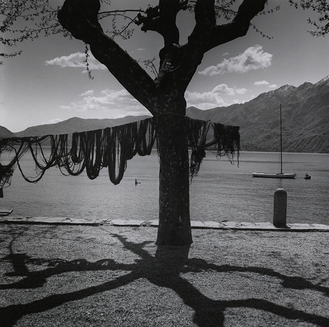 Dorothy Bohm, Lago Maggiore, Ascona, Svizzera, 1950; © Estate of Dorothy Bohm Dorothy Bohm, Lago Maggiore, Ascona, Svizzera, 1950; © Estate of Dorothy Bohm