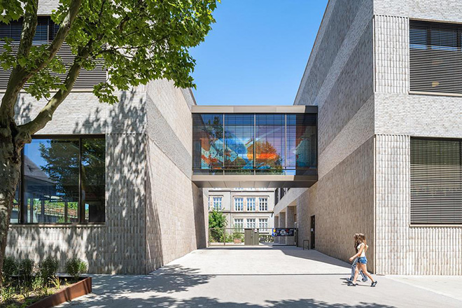 JSWD + Jim Clemes Ass. - Ecole Brouch: Primary School, Esch-sur-Alzette, Luxembourg. Connecting bridge between two new school buildings, street view. Photo credit: JSWD / Franco Casaccia