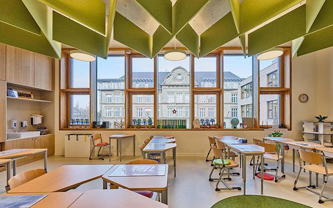 JSWD + Jim Clemes Ass. – Ecole Brouch: Primary School, Esch-sur-Alzette, Luxembourg.Classroom with a view of the old school building. Photo credit: Andres Lejona