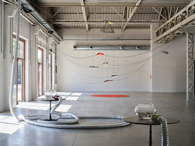 Aki Sasamoto - XYZ. Veduta della mostra, Pirelli HangarBicocca, Milano, 2026. Courtesy l’artista e Pirelli HangarBicocca, Milano. Foto: Agostino Osio. Aki Sasamoto - XYZ. Veduta della mostra, Pirelli HangarBicocca, Milano, 2026. Courtesy l’artista e Pirelli HangarBicocca, Milano. Foto: Agostino Osio.