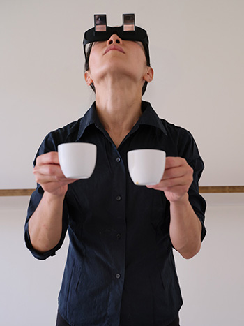 Aki Sasamoto performance di Wrong Happy Hour, 2014/2026. Veduta dell’installazione, Pirelli HangarBicocca, Milano, 2026. Courtesy l’artista e Pirelli HangarBicocca, Milano. Foto: Agostino Osio Aki Sasamoto performance di Wrong Happy Hour, 2014/2026. Veduta dell’installazione, Pirelli HangarBicocca, Milano, 2026. Courtesy l’artista e Pirelli HangarBicocca, Milano. Foto: Agostino Osio