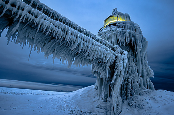 ©Jeremi Janus (USA) - Image: Frozen in Time. Merit Award Gallery AAP Magazine #60: Nature
