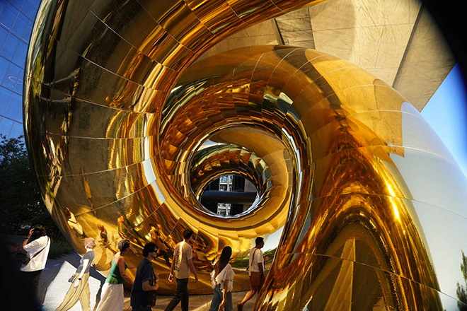 Plastique Fantastique – auruBOROS: Urban Memory and Collective Dream, High Line, New York. Photo credit: ⒸMarco Canevacci Plastique Fantastique – auruBOROS: Urban Memory and Collective Dream, High Line, New York. Photo credit: ⒸMarco Canevacci