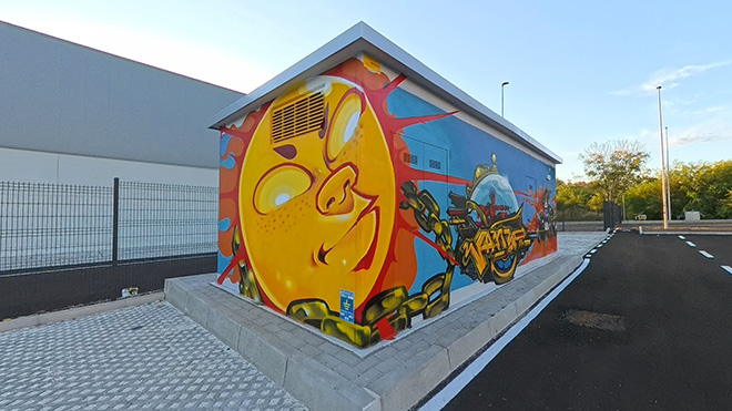 Macchine Volanti, 2026, opera collettiva di Ale Senso, Alessandra Carloni, Awer, Hitnes, Mr. Thoms, Mr.Wany, Paolo Psiko, Refreshink, Prologis PARKlife di Roma Tor Cervara. Foto: Domenico Richichi / Eis.ma.nn. Macchine Volanti, 2026, opera collettiva di Ale Senso, Alessandra Carloni, Awer, Hitnes, Mr. Thoms, Mr.Wany, Paolo Psiko, Refreshink, Prologis PARKlife di Roma Tor Cervara. Foto: Domenico Richichi / Eis.ma.nn.