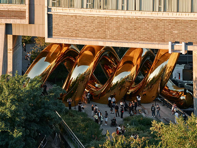 Plastique Fantastique - auruBOROS: Urban Memory and Collective Dream, High Line, New York. Photo credit: ⒸSwan Park Plastique Fantastique - auruBOROS: Urban Memory and Collective Dream, High Line, New York. Photo credit: ⒸSwan Park