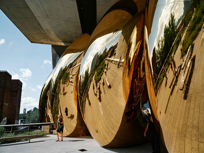Plastique Fantastique - auruBOROS: Urban Memory and Collective Dream, High Line, New York. Photo credit: ⒸSwan Park Plastique Fantastique - auruBOROS: Urban Memory and Collective Dream, High Line, New York. Photo credit: ⒸSwan Park
