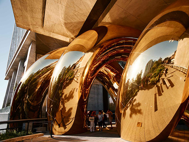Plastique Fantastique - auruBOROS: Urban Memory and Collective Dream, High Line, New York. Photo credit: ⒸSwan Park Plastique Fantastique - auruBOROS: Urban Memory and Collective Dream, High Line, New York. Photo credit: ⒸSwan Park