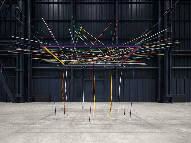 Luciano Fabro - Nord, Sud, Est, Ovest giocano a Shanghai, 1989- 94. Veduta dell’installazione, Pirelli HangarBicocca, Milano, 2026 Collezione privata Courtesy Pirelli HangarBicocca, Milano. Foto: Agostino Osio Luciano Fabro - Nord, Sud, Est, Ovest giocano a Shanghai, 1989- 94. Veduta dell’installazione, Pirelli HangarBicocca, Milano, 2026 Collezione privata Courtesy Pirelli HangarBicocca, Milano. Foto: Agostino Osio