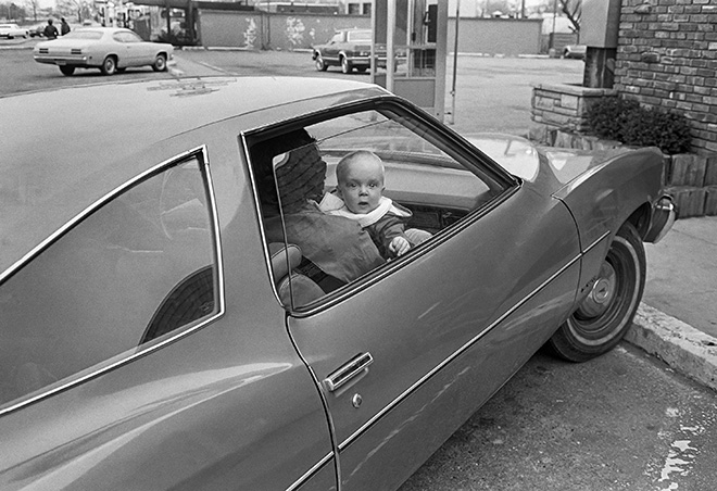©Dave Jordano / Courtesy All About Photo - Baby in Car, Detroit, Michigan, 1973 ©Dave Jordano / Courtesy All About Photo - Baby in Car, Detroit, Michigan, 1973