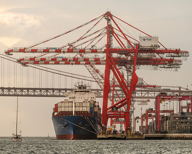 Cranes, Lisbon, Portugal © Anastasia Samoylova