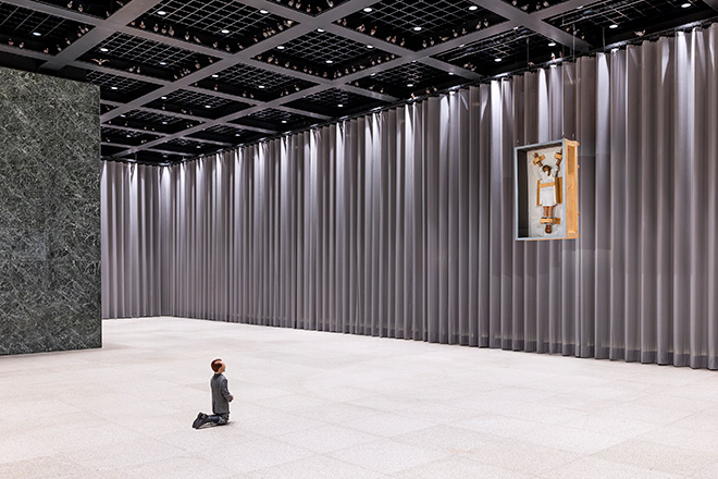 Maurizio Cattelan – “NIGHT”, Neue Nationalgalerie
